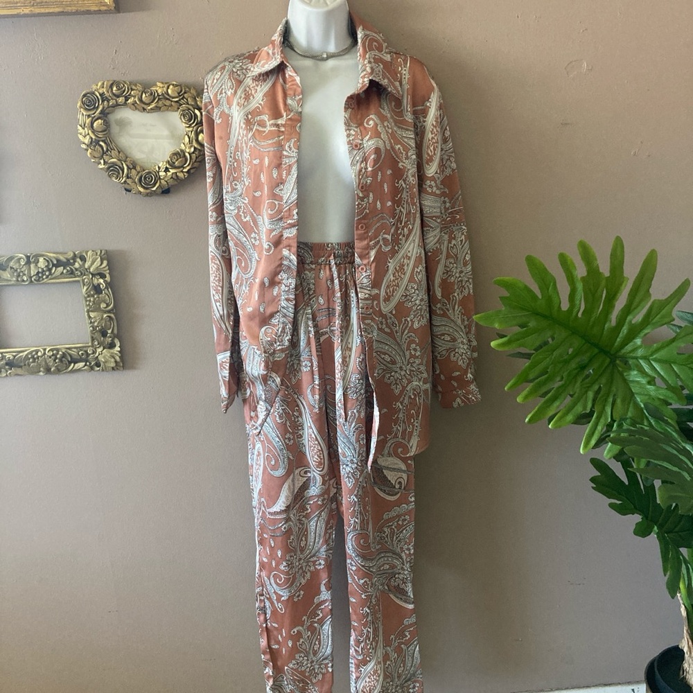 Satin Paisley Blouse and Pants Set - Picture 2 of 4